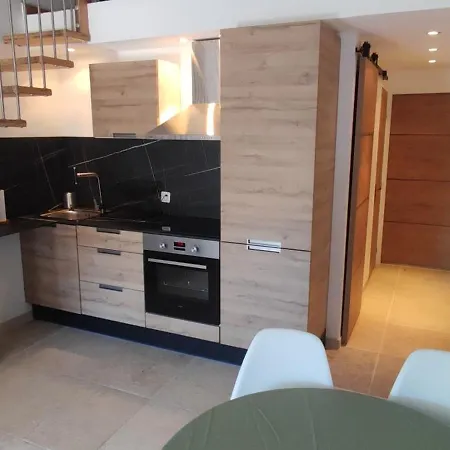 Appartement - Agreable T.2 - *